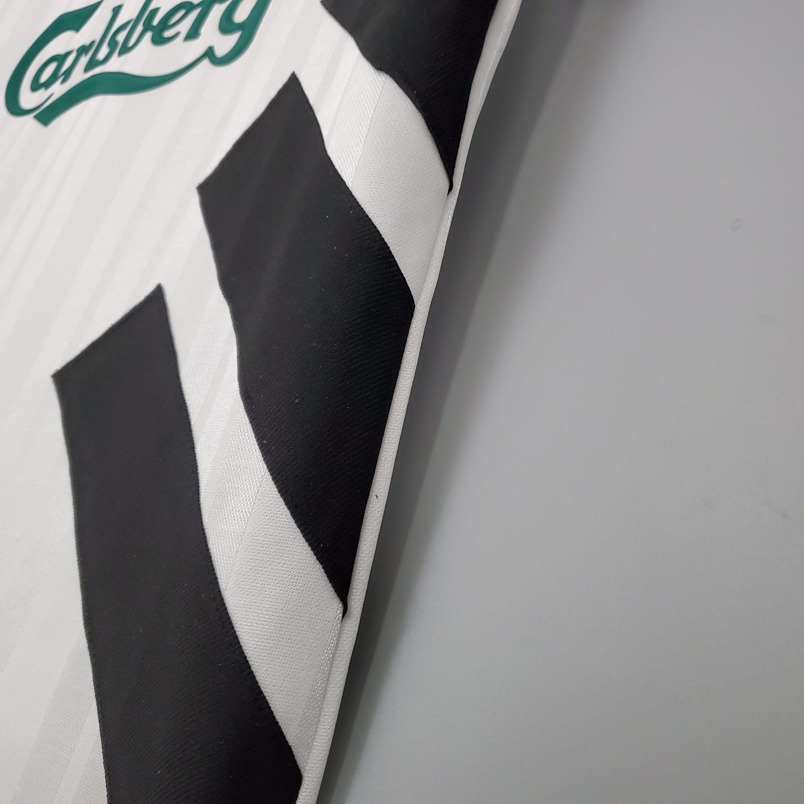 Liverpool Maillot Rétro 93/95 – Image 4